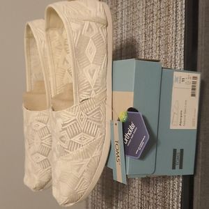 Toms Cream Geo Lace Shoes NWT